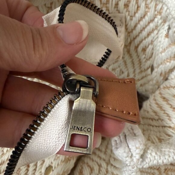 Jen & Co Diamond Woven Tote - EUC - Picture 10 of 12